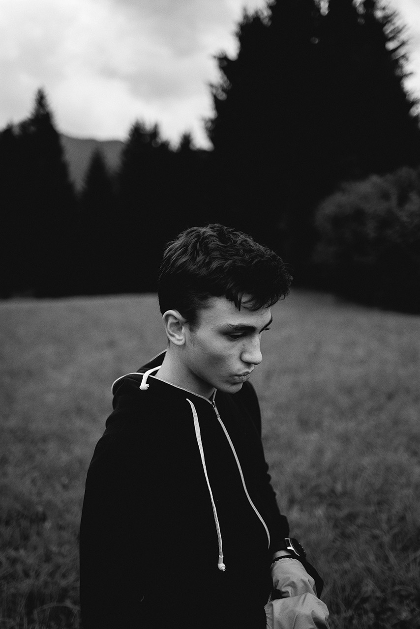 ritratto fotografico maschile in bianco e nero di Elías Nieva Prieto